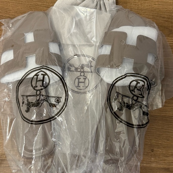 Taupe and White Logo Slides - Picture 4 of 4